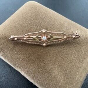 Vintage 10K gold Art Deco Filigree Brooch with Cubic Zirconia